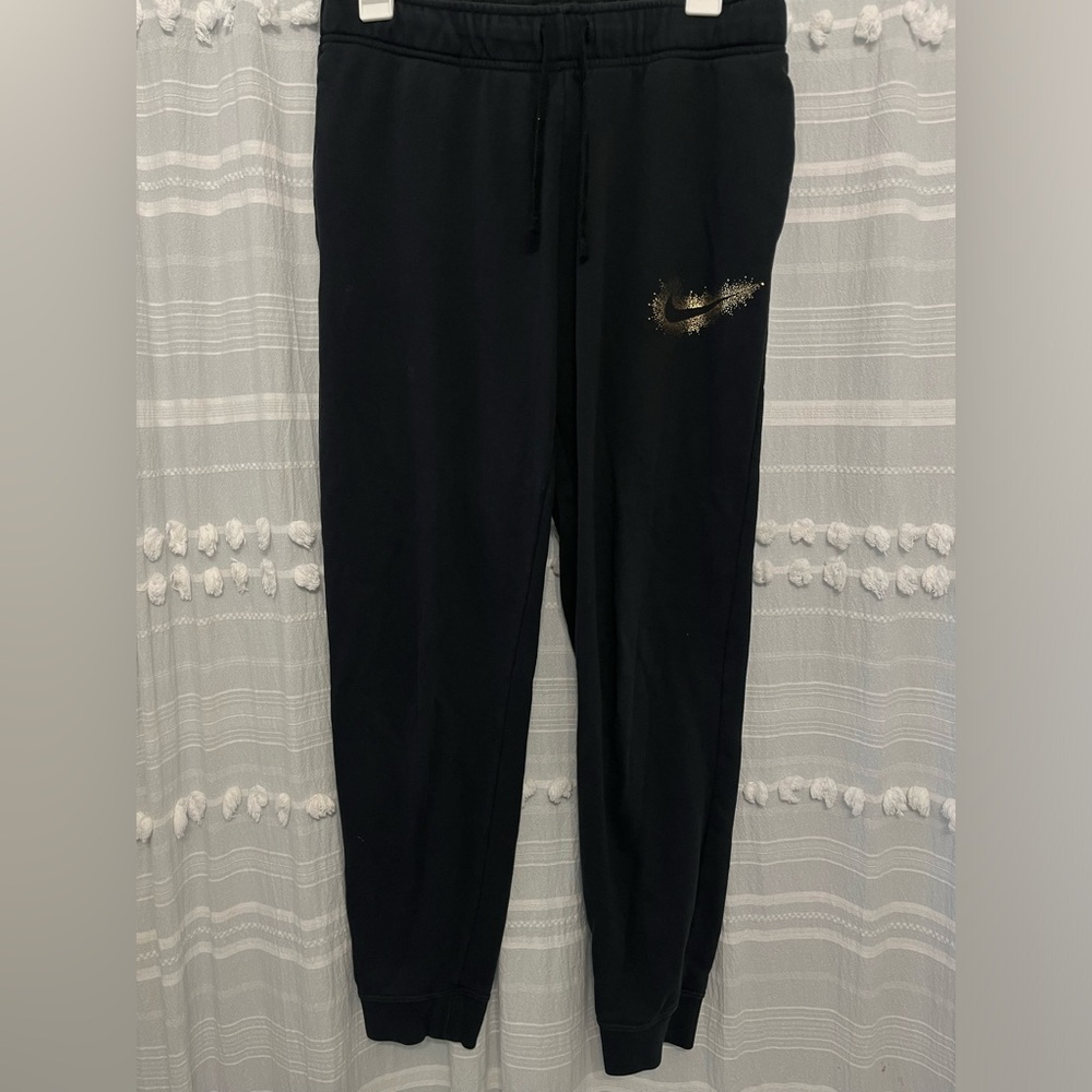 Nike joggers- medium